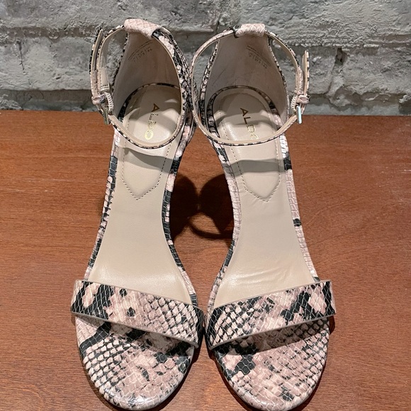 Python print leather heel sandals Sz 7 - Picture 2 of 5